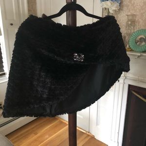 NWT faux fur stole